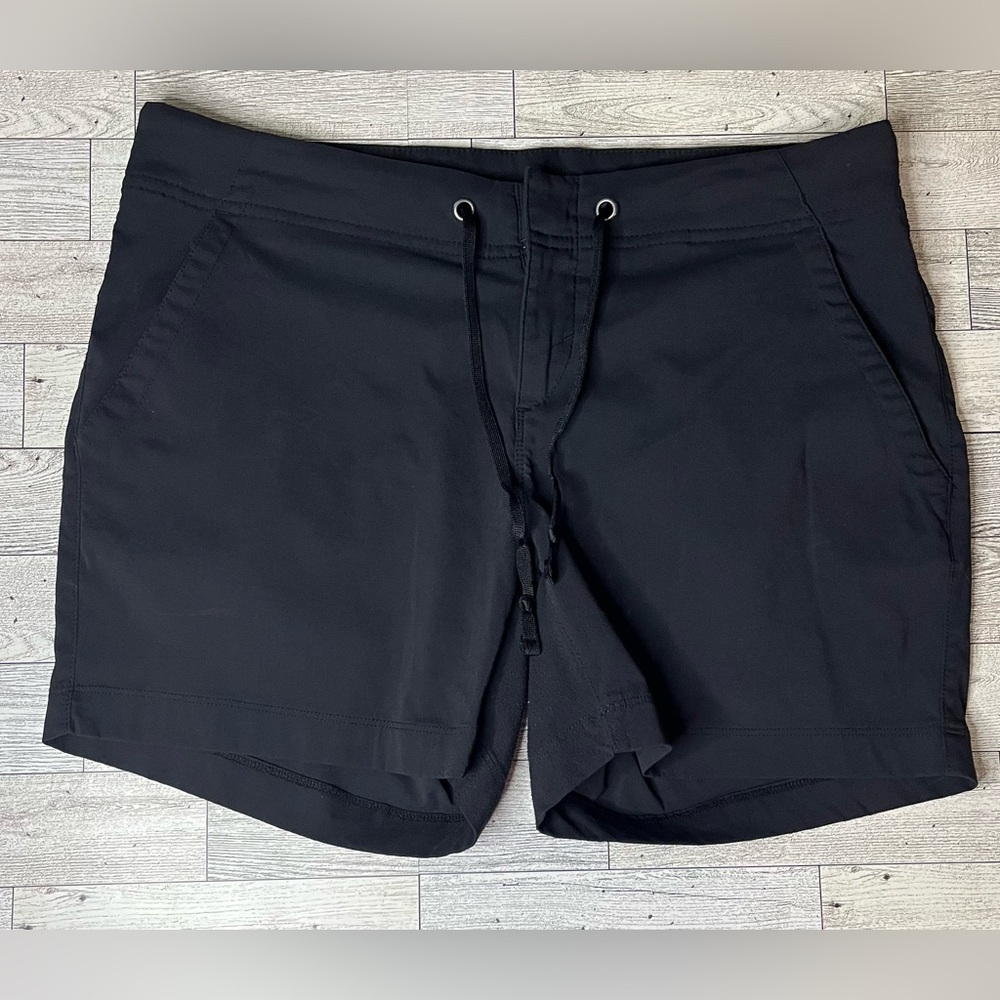 Columbia Omni-Shield Black Shorts Size 8